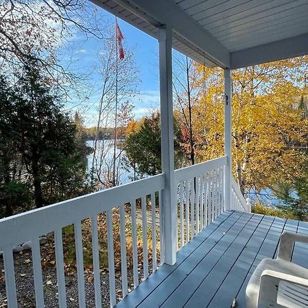 Le Chalet Bleu, Aux Pieds Des Monts-Valin Saint-David-de-Falardeau Esterno foto